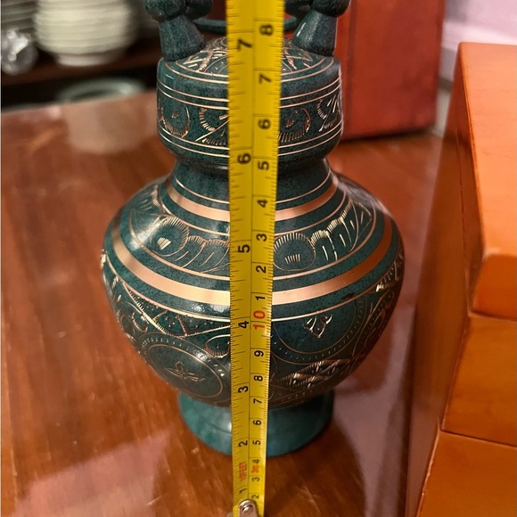 Elinora’s brass and patina, hand carved, polished small pet urn. - Picture 6 of 10